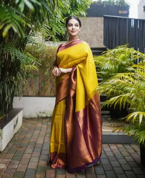Lissome Golden Soft Kanjivaram Silk Saree With Moiety Blouse Piece