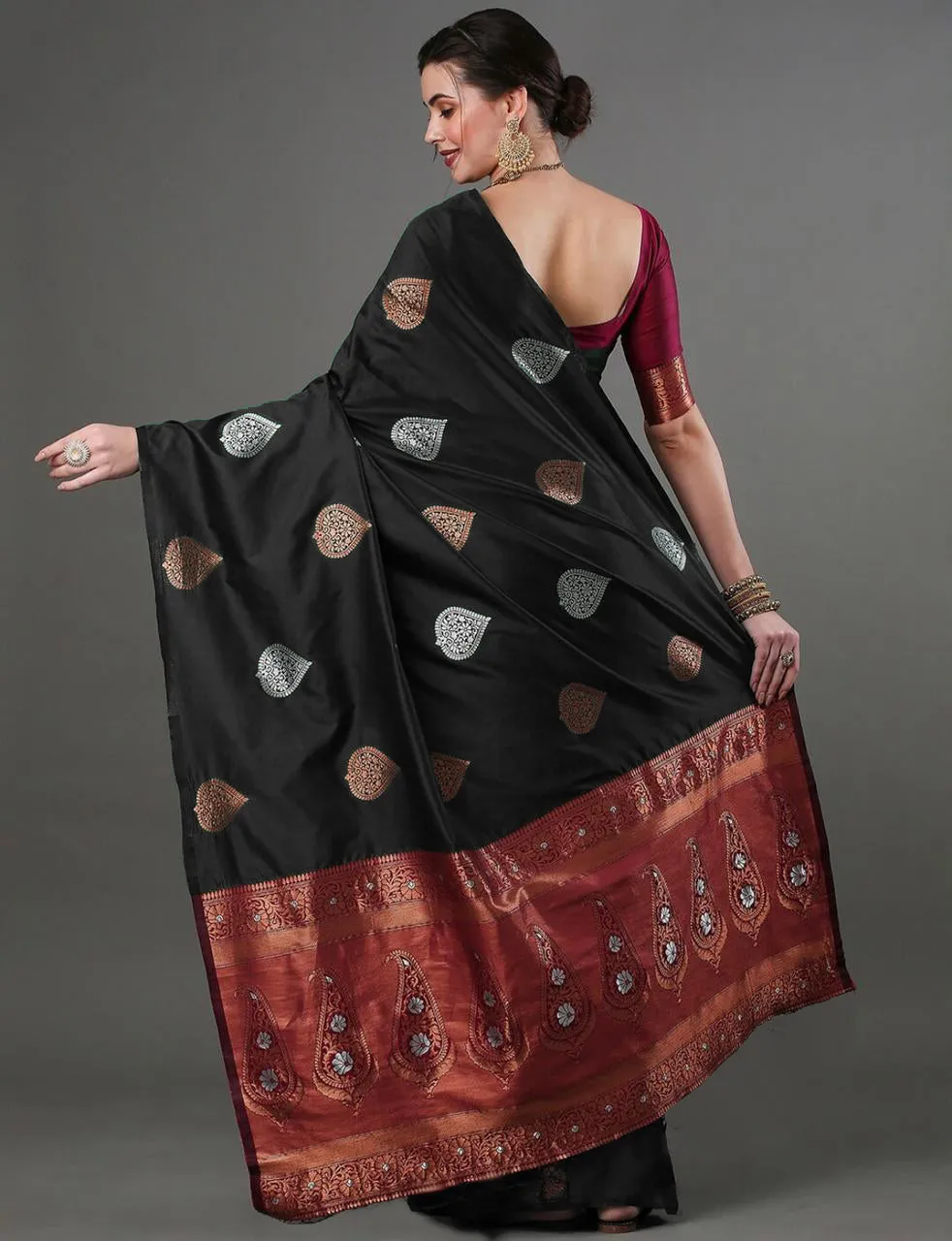 Mesmerising Black Soft Silk Saree With Sophisticated Blouse Piece