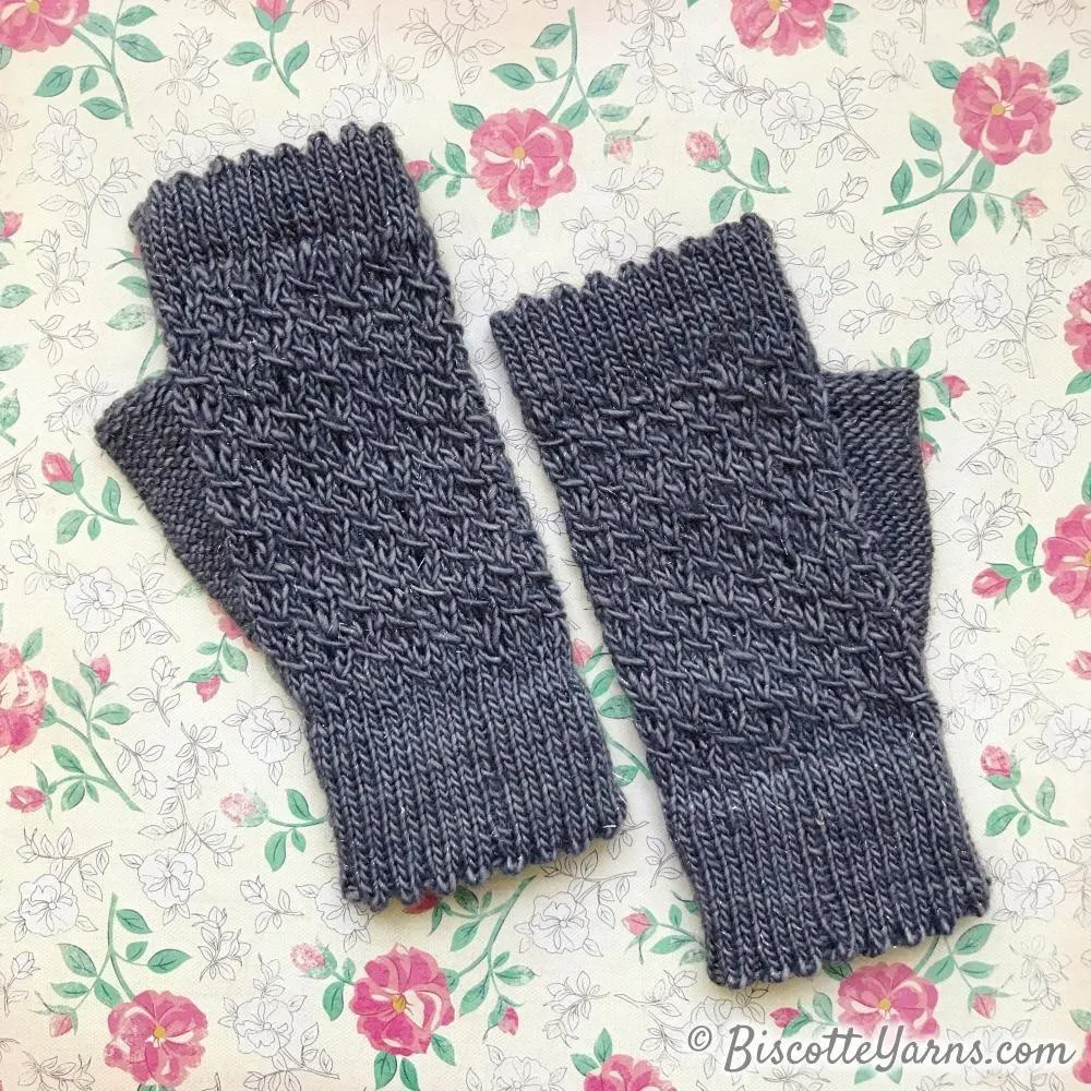 Old Friends | Fingerless mitts knitting pattern