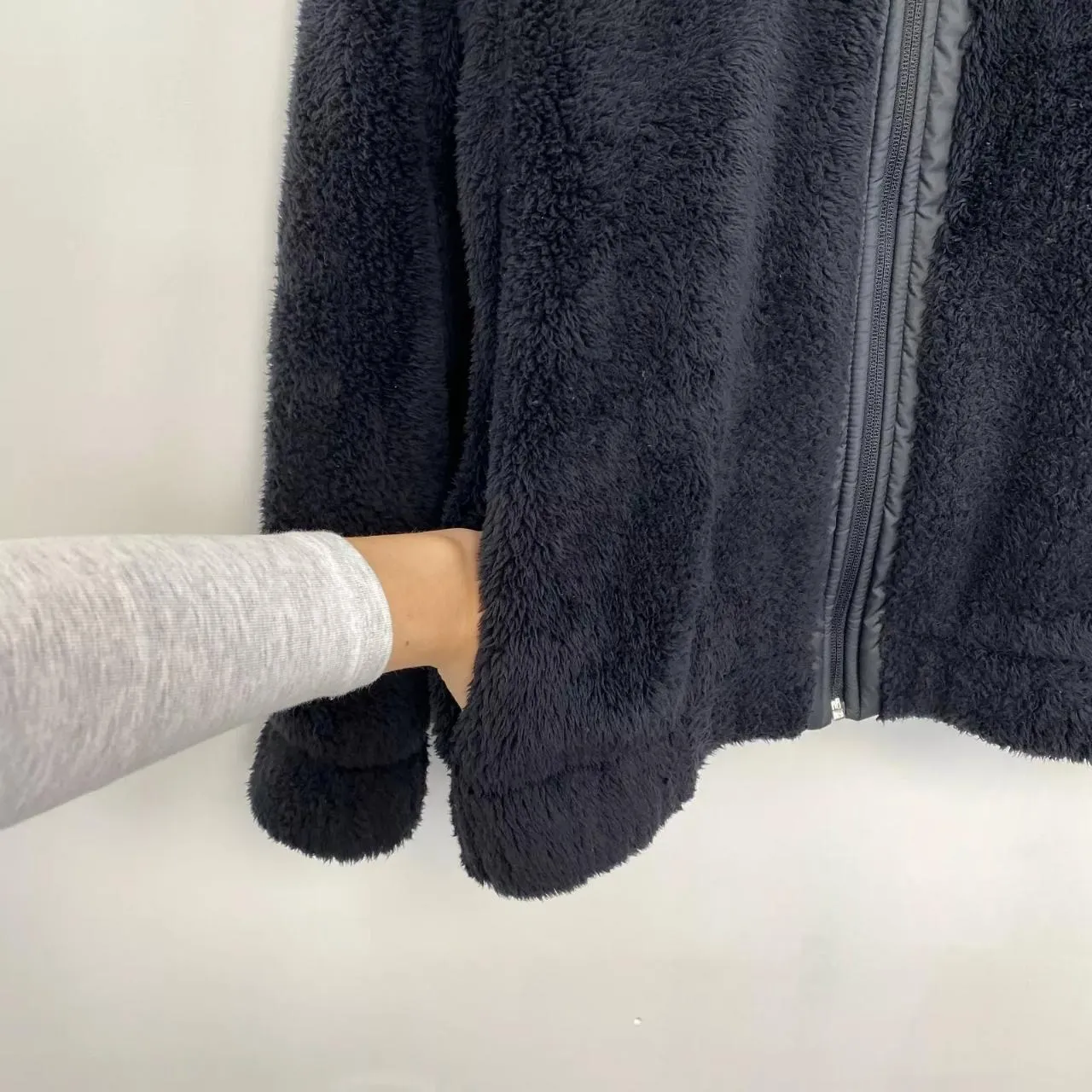 Preowned Nike Womens Teddy Sherpa Fluffy Fleece Jacket Size S Black Full-Zip Logo Swoosh