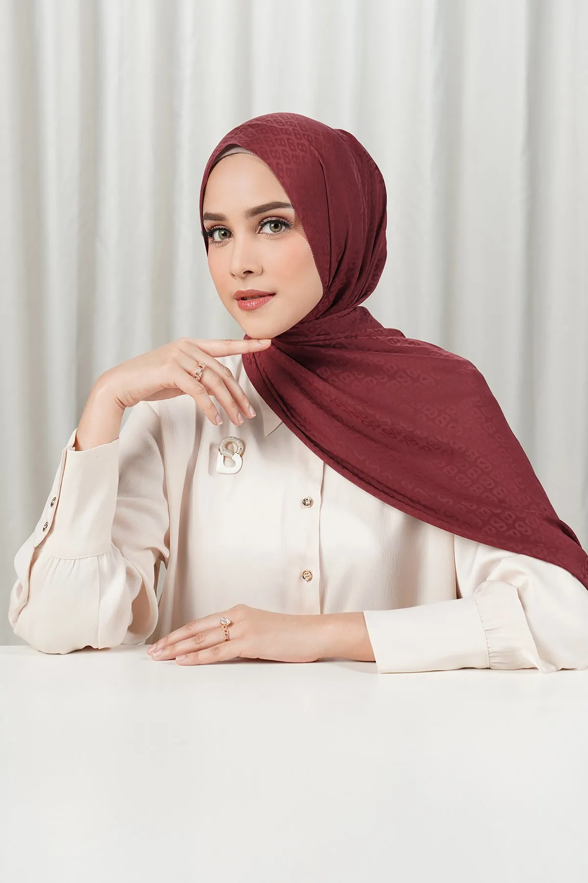 Tapis Satin Jacquard Shawl - New Maroon