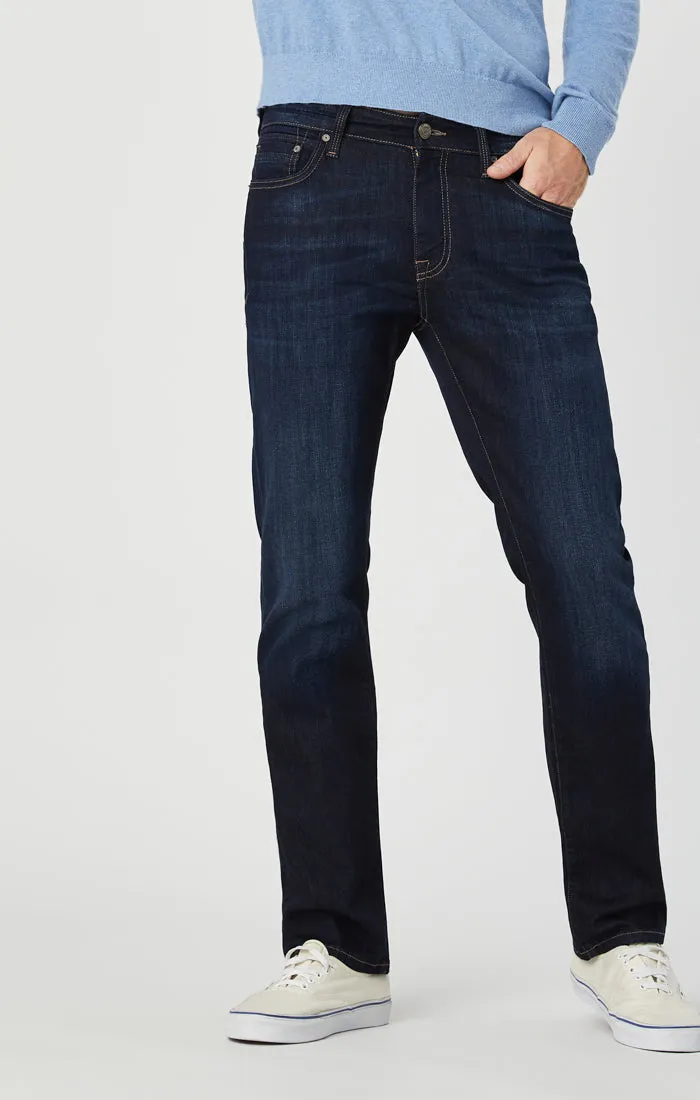 ZACH STRAIGHT LEG JEANS IN RINSE BRUSHED WILLIAMSBURG