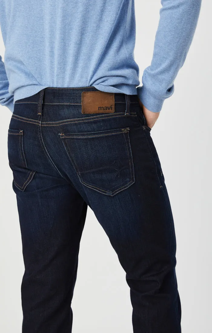 ZACH STRAIGHT LEG JEANS IN RINSE BRUSHED WILLIAMSBURG